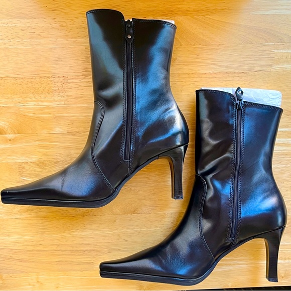 NWT in original box - Unisa Black Leather Double Zipper Extended Ankle Boots - Picture 1 of 7